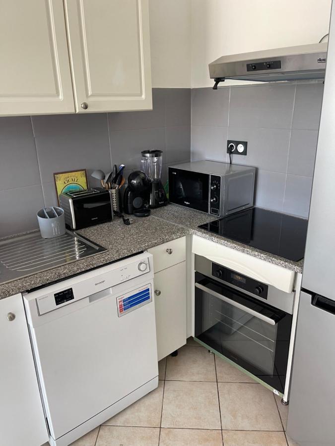 Moderne T2 Cassis Plein Centre Climatise - 200 M Du Port Apartment Luaran gambar